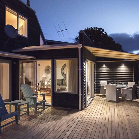 Chester Cottage Beachfront Oakura Exterior foto